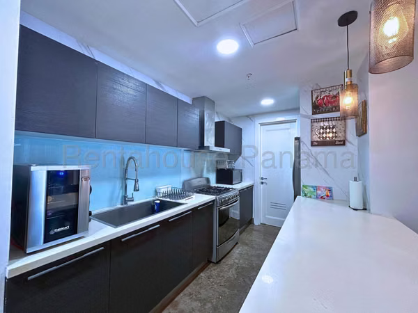 Apartment for Sale in Avenida Balboa. 27-2534.