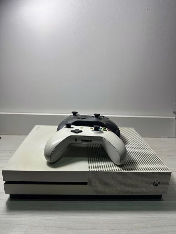 Xbox one S + 2 controls in excellent condition!