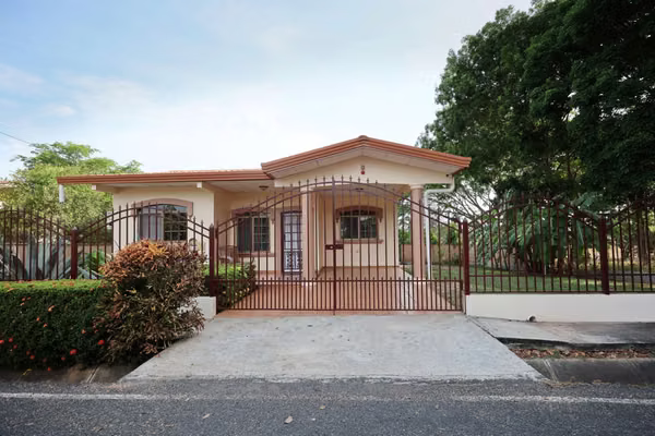 Detached House, Fully Furnished, 15 Minutes by Car from Monagre / Rompio (Las Villas de Los Santos)
