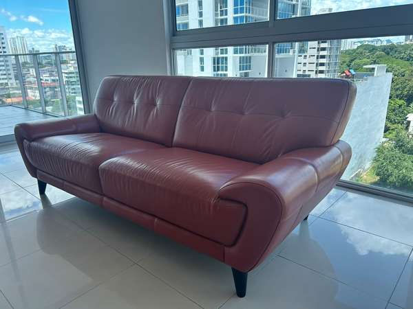Furniture room in excellent condition - De Cuero Orange