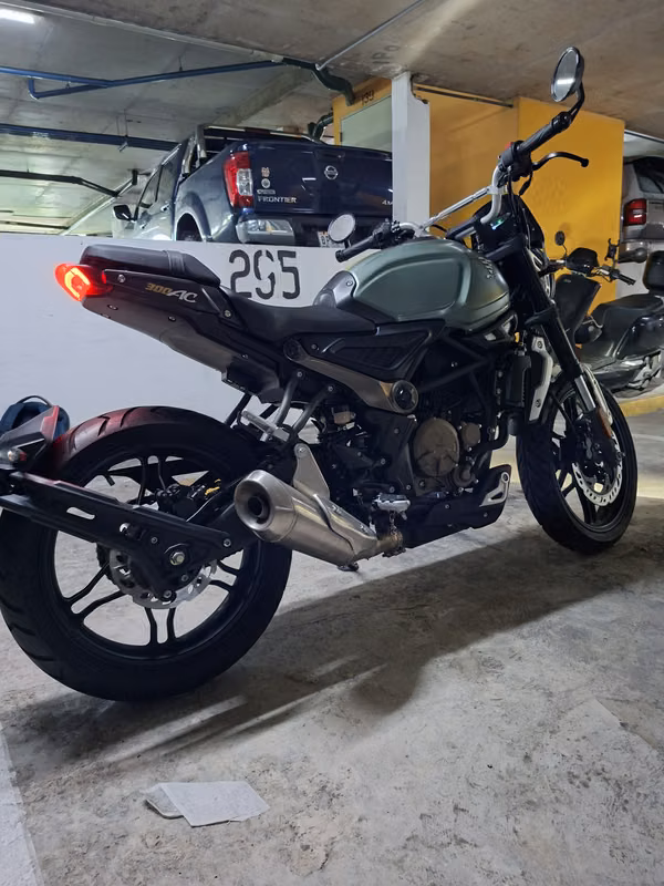 SELL MOTO VOGE 300AC