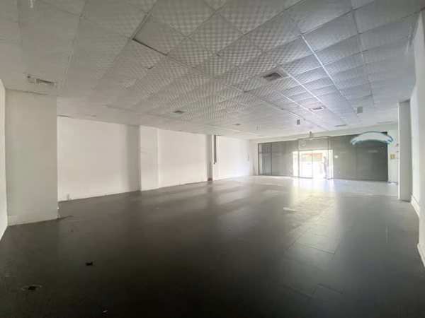 COMMERCIAL LOCATION RENTAL ON FOOT - IN CALIDONIA