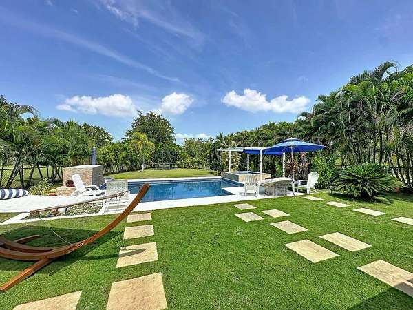 Sale of house in Decameron