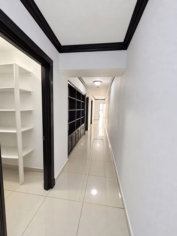 RENTACHE 124; AVENUE BALBOA, PANAMA