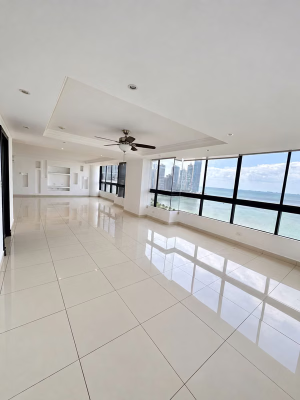 RENTACHE 124; AVENUE BALBOA, PANAMA