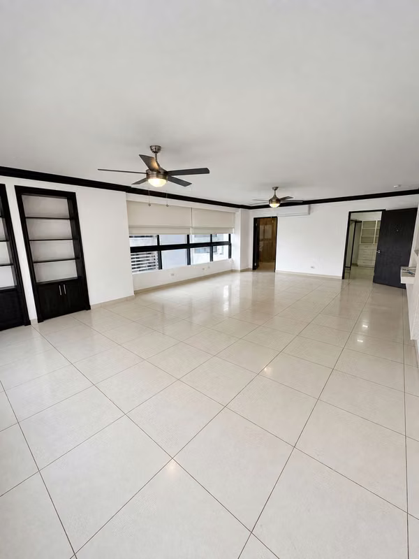RENTACHE 124; AVENUE BALBOA, PANAMA