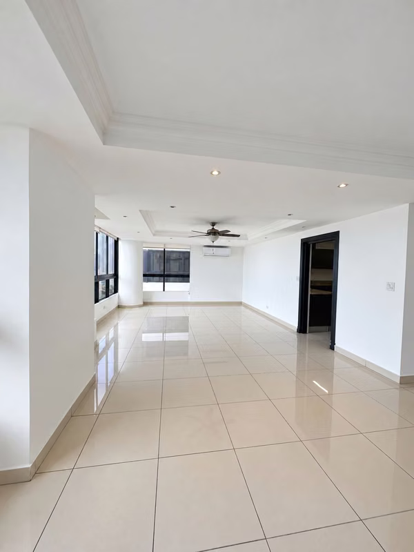 RENTACHE 124; AVENUE BALBOA, PANAMA