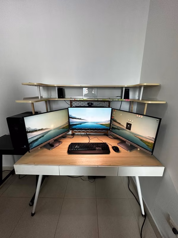 Gamer computer with 3 Dell XPS 8930 monitors
