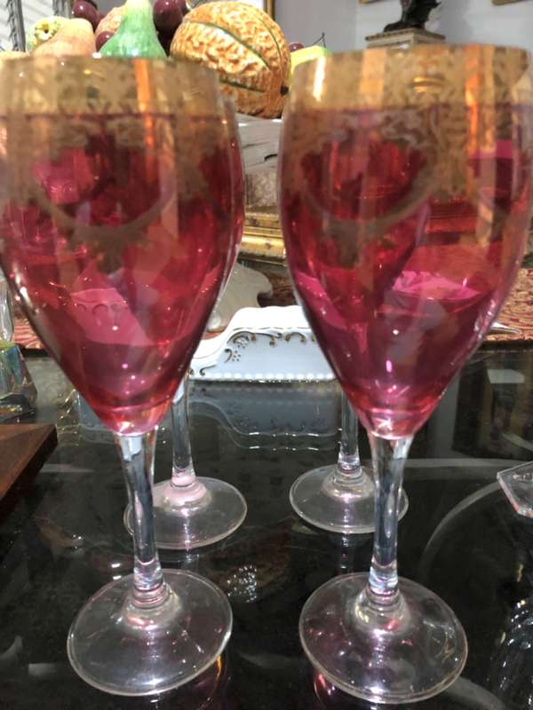 COPAS DE CRISTAL ROSADAS PINTADAS CON TINTA DE ORO. 