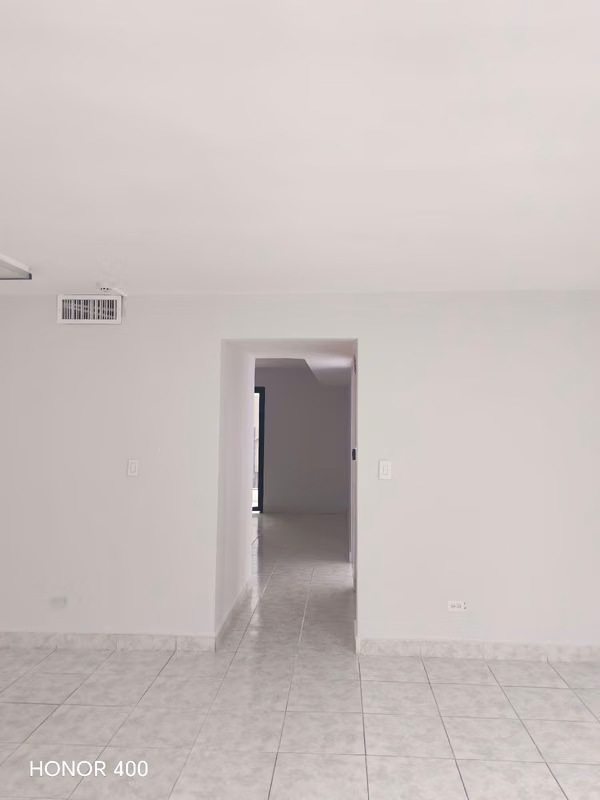 SE ALQUILA OFICINA DE 150 METROS MARBELLA B/1,800