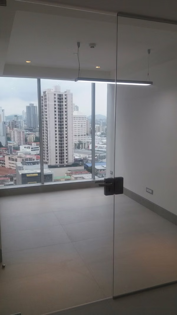 OFFICE RENTAL OF 523 M2 IN OBARRIO