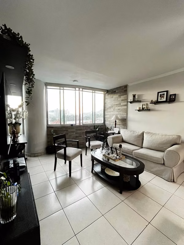 SALE OF APARTMENT IN TALL PANAMA / COUNTY OF THE KING...