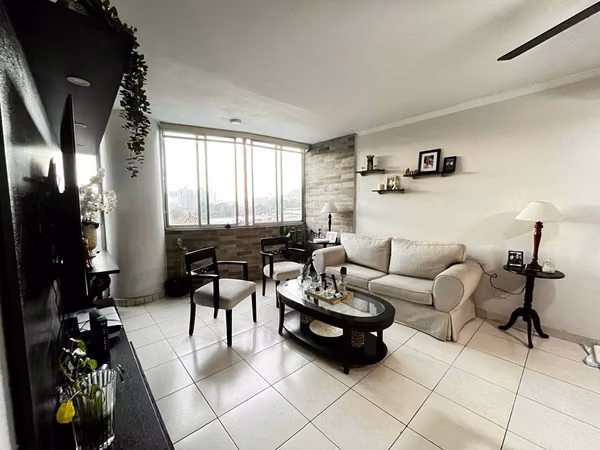 SALE OF APARTMENT IN TALL PANAMA / COUNTY OF THE KING...