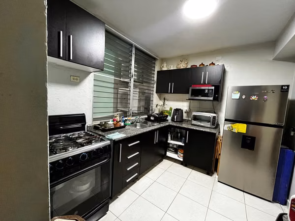 SALE OF APARTMENT IN TALL PANAMA / COUNTY OF THE KING...