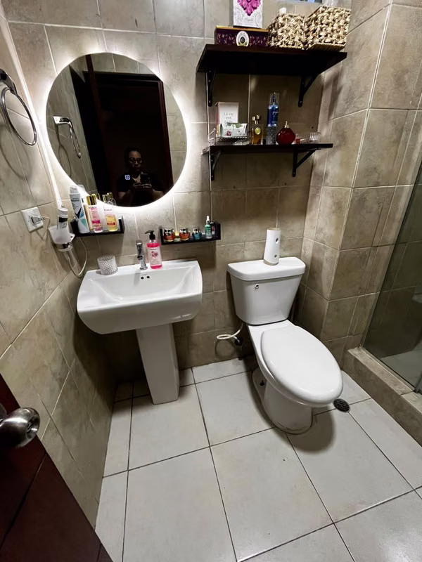 SALE OF APARTMENT IN TALL PANAMA / COUNTY OF THE KING...