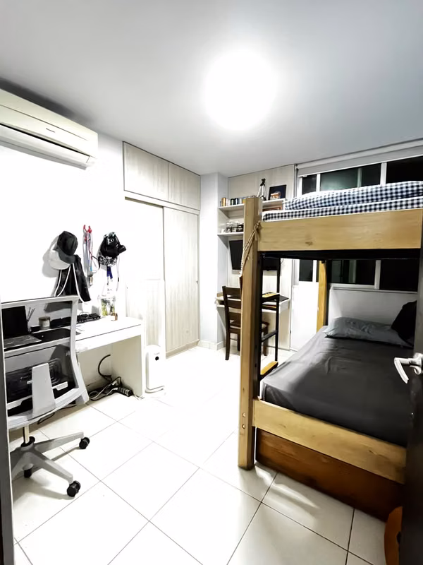 SALE OF APARTMENT IN TALL PANAMA / COUNTY OF THE KING...