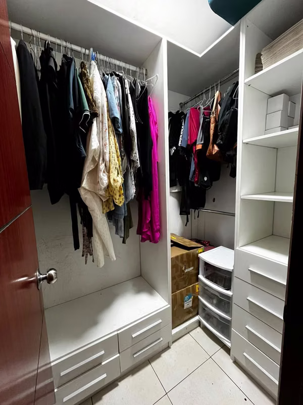 SALE OF APARTMENT IN TALL PANAMA / COUNTY OF THE KING...