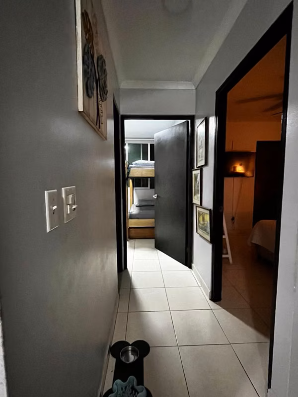 SALE OF APARTMENT IN TALL PANAMA / COUNTY OF THE KING...