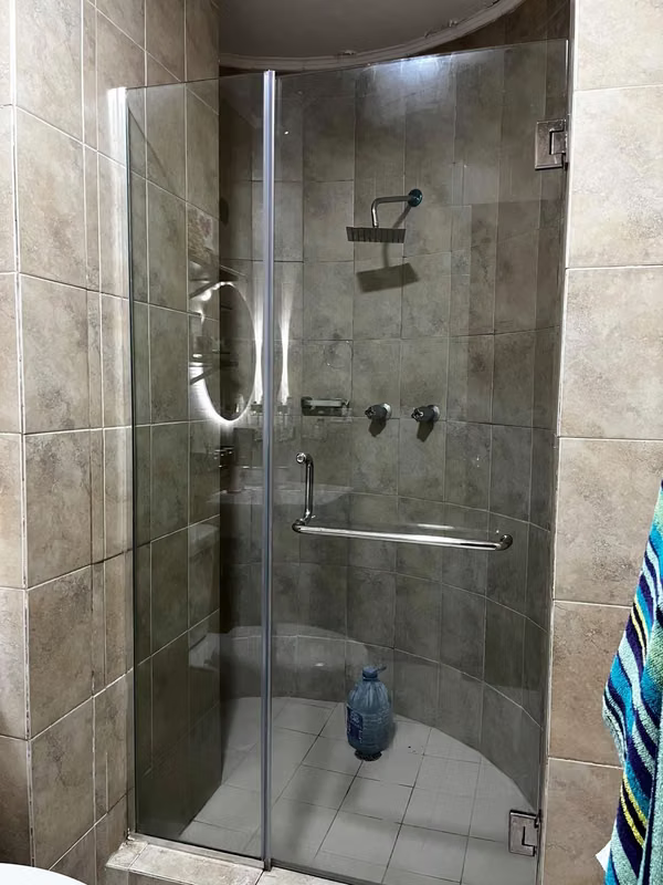 SALE OF APARTMENT IN TALL PANAMA / COUNTY OF THE KING...
