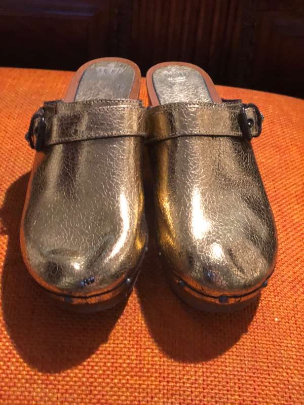 Swedish low heel, gold color, Made in Italy