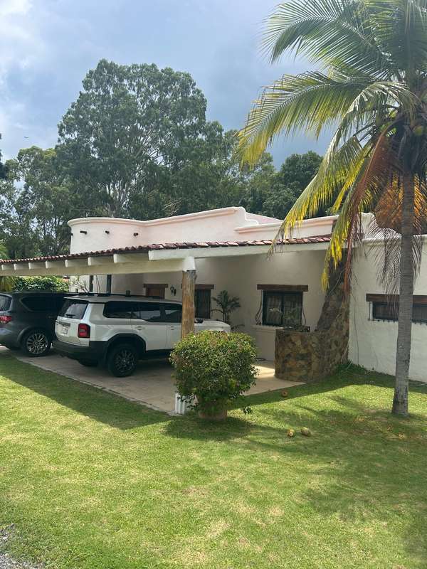 Spectacular sale house in crowned