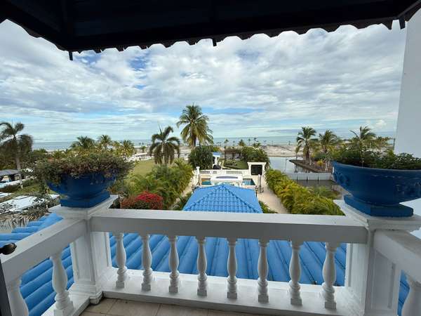 RESIDENTIAL RESORT IN FRONT OF THE SEA
