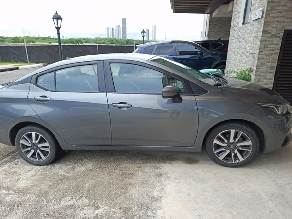 NISSAN VERSA ADVANCE CVT