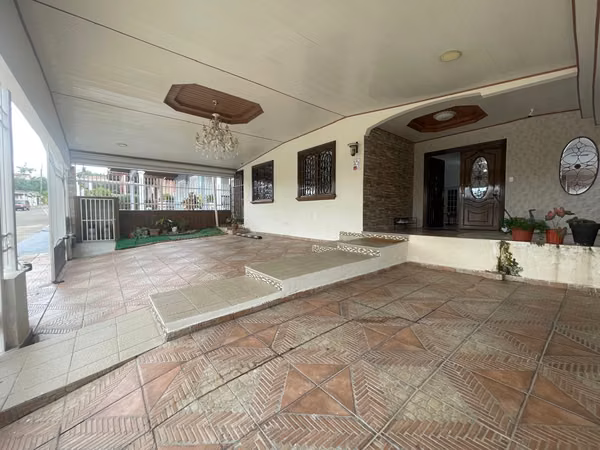 HOUSE SALE / / GOLF BREEZES