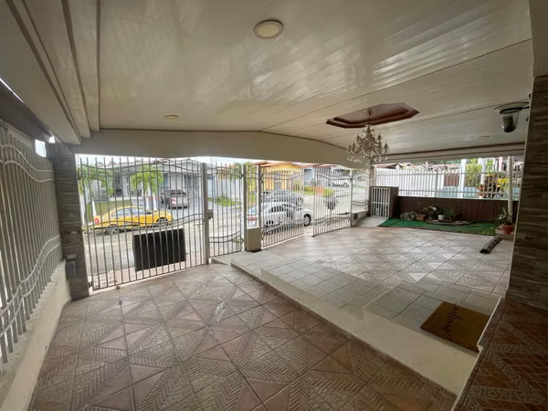 HOUSE SALE / / GOLF BREEZES