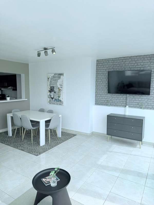 Rental Apartment in Edison Park