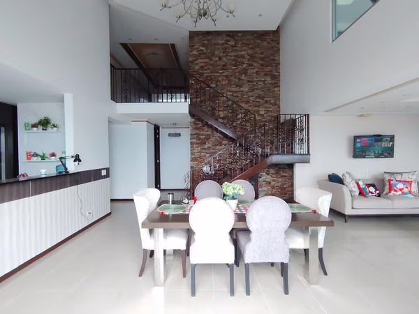 Spectacular Penthouse Duplex of 305 m ² with Sea View - 124; PH Cape March