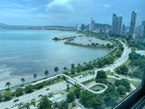 LUXURY RENTAL APARTMENT FRONT VIEW TO SEA