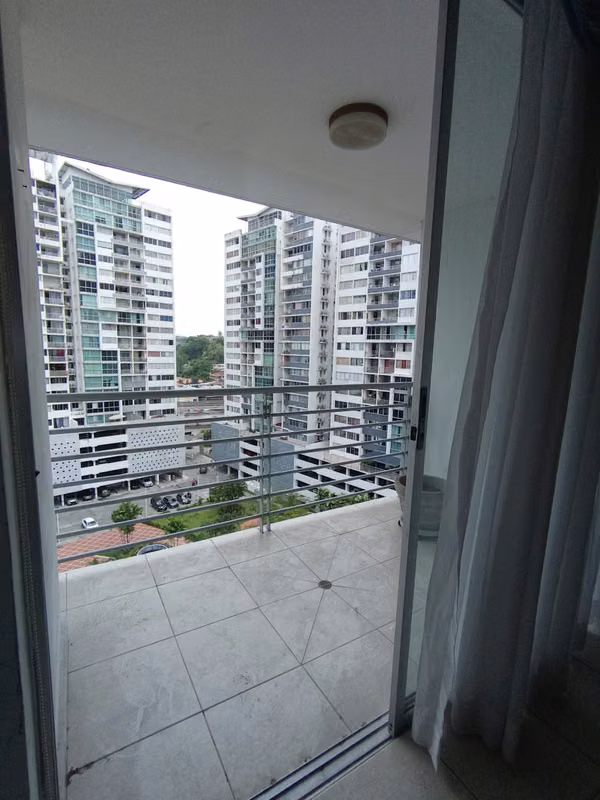 C2573 SE VENDE AMPLIO AMPLIO APARTAMENTO EN LA TRANSISMICA CON LA 12 DE OCTUBRE 