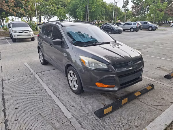 Ford Escape 2015 full care - negotiable price