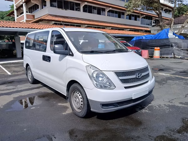 2015 HYUNDI H1 Minibus, White, good condition, 12 seats - 5 doors