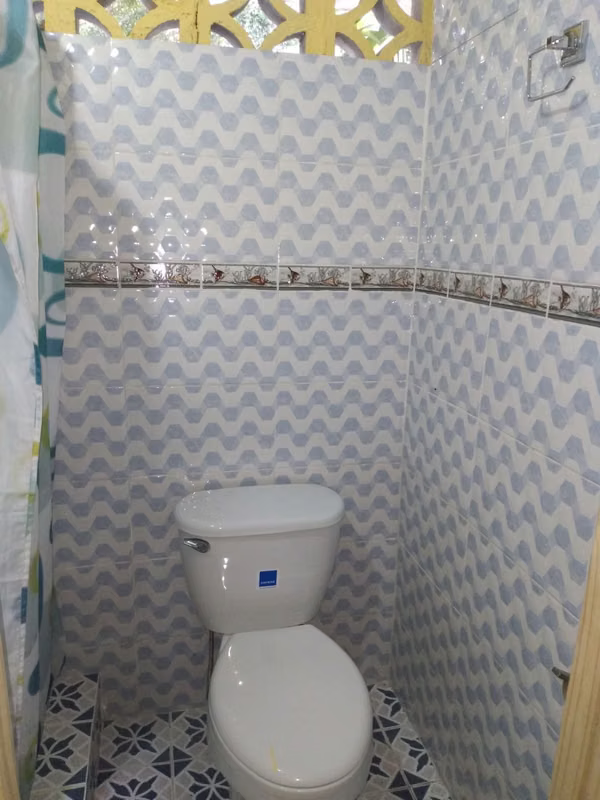 It is sold or rented central house in the Higo de San Carlos