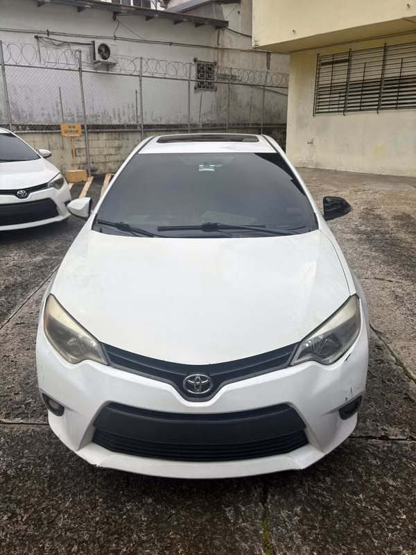 SELL TOYOTA COROLLA 2015 LE