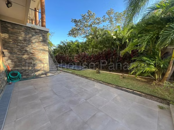 SUPER SPACIOUS HOUSE IN CLAYTON