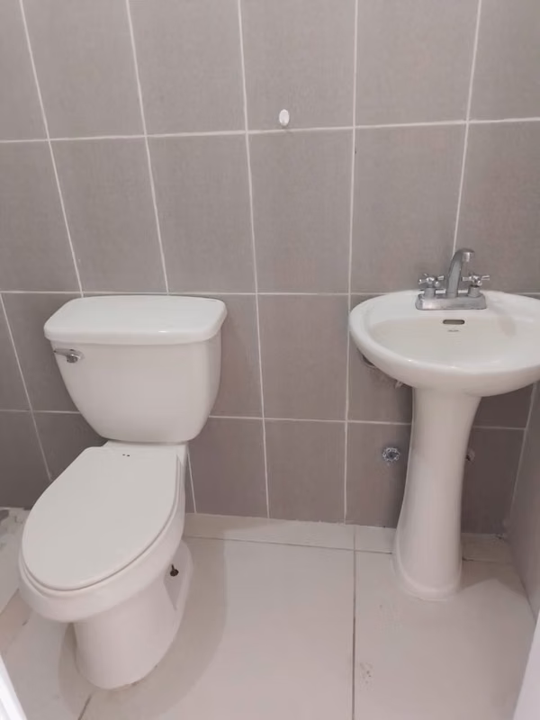 Double-level apartment with balcony, in San Carlos near everything.