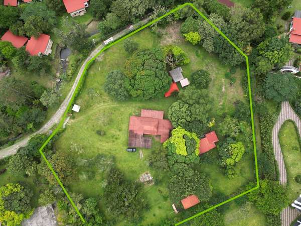 Sale of House in El Valle de Antón, 9,300m2 of land and 450m2 of construction