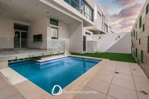 High Golf - Modern Residence - 542mts2 - 830,000
