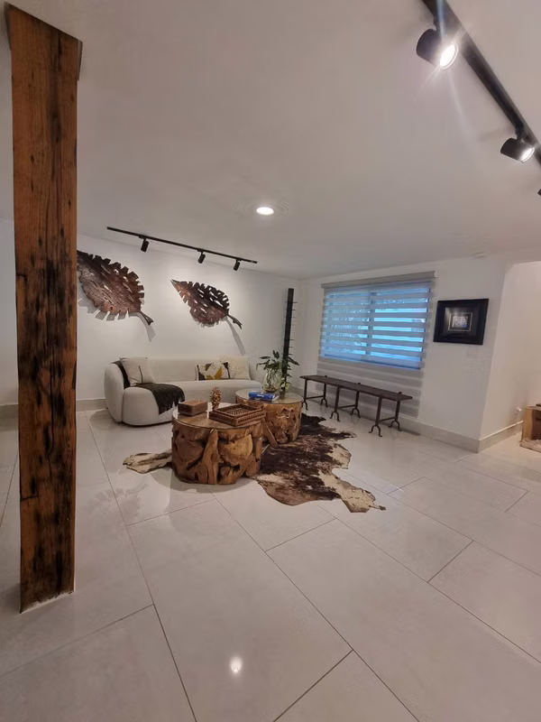 ALQUILER DE CASA AMOBLADA EN CLAYTON 717mts2