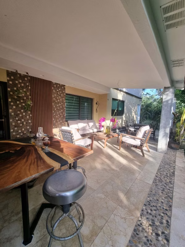 ALQUILER DE CASA AMOBLADA EN CLAYTON 717mts2