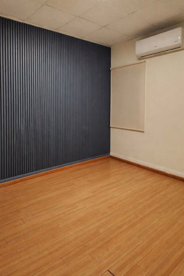 Room / office for rent in San Francisco, 100 m from Omar Park. Air, light, water and internet included