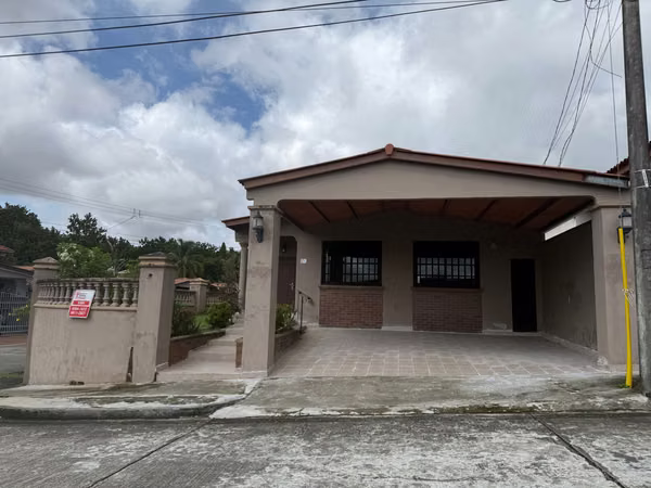 Casa en esquina en Brisas del Golf | 3 recámaras | 270 mts2 de construcción | $230,000