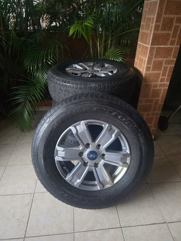 Ford Everest rines and rims are sold