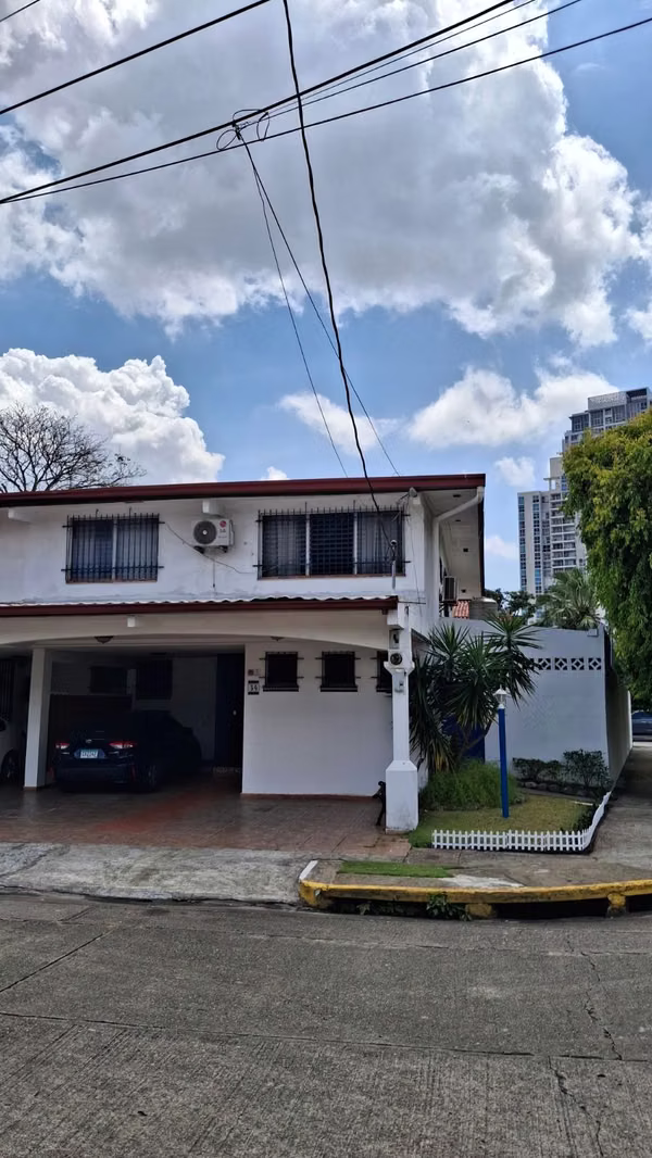 La Loma. 402mts 3r 2.5b Terraza patio $335,000.00neg