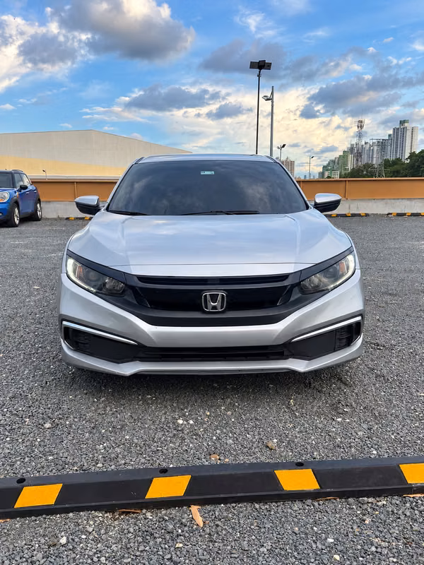 Honda CIVIC 2020 única dueña 95mil KM