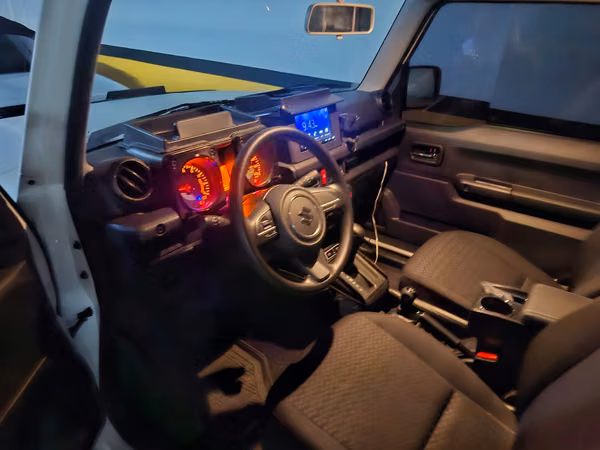 Auto semi nuevo, muy poco uso, muy cuidado