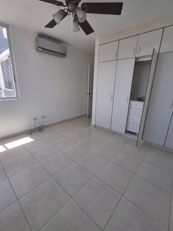 Alquilo apartamento en  Tumba Muerto a la altura de Condado